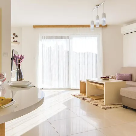 Διαμέρισμα 8