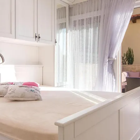 Lovely In With Kitchen Apartment Medulin