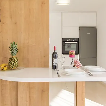 Lovely In With Kitchen Apartment